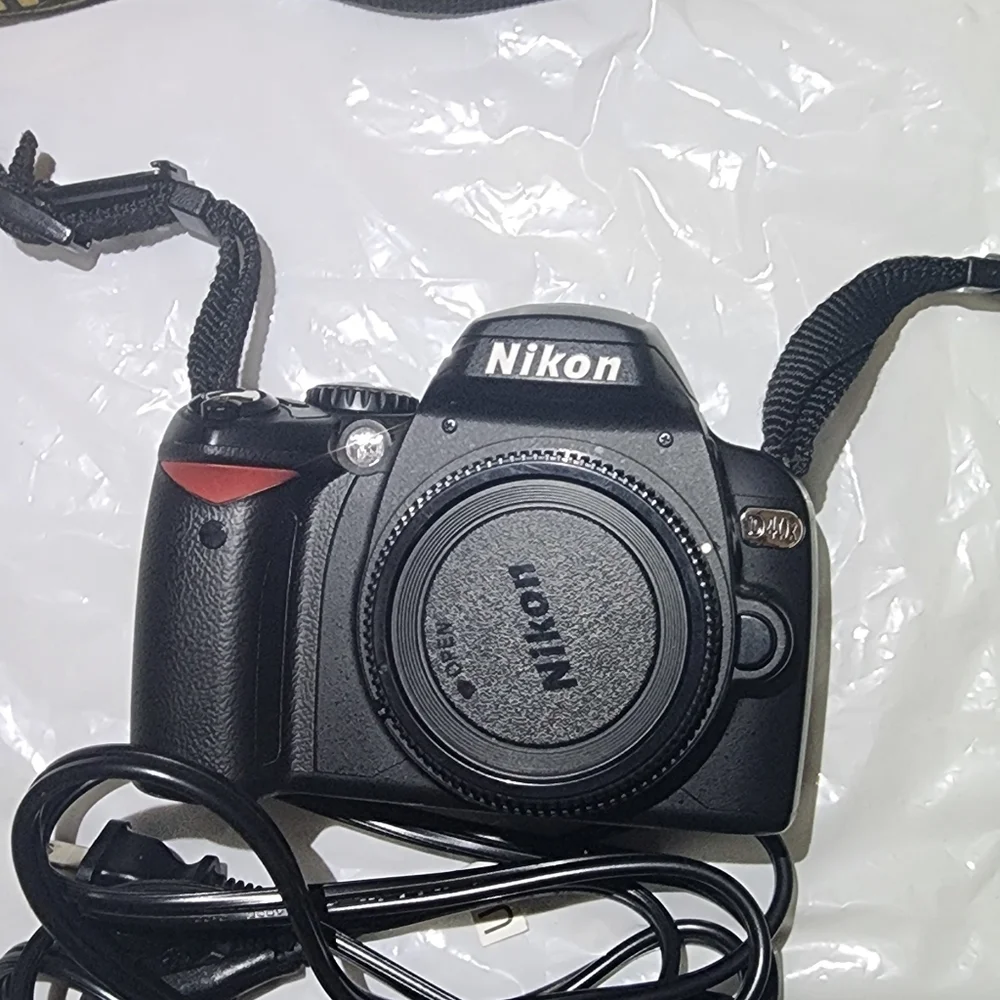 Nikon D40X DSLR Camera 2 batteries, carrying bag, pre-owned,